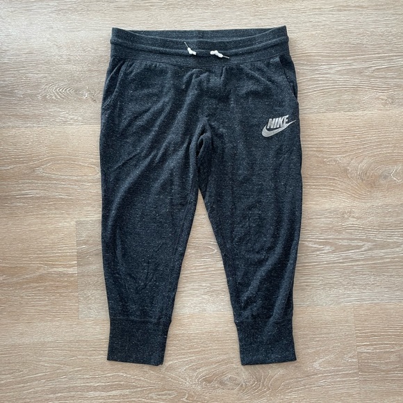 Nike cropped Jogger - Picture 3 of 8